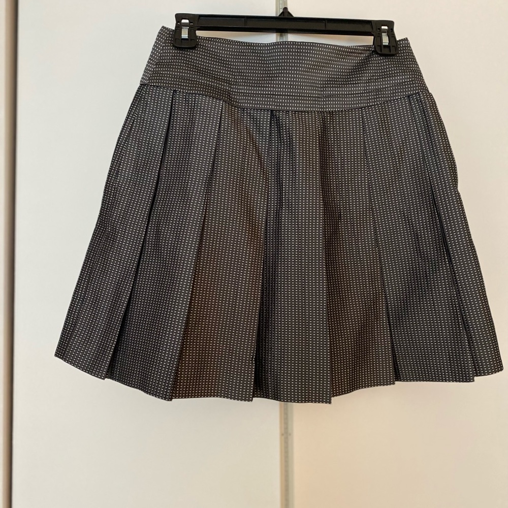 Pleated gray and silver Theory skirt